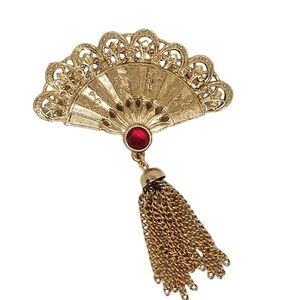 VINTAGE ORNATE GOLDTONE ORIENTAL FAN BROOCH WITH JEWEL & TASSEL DETAIL